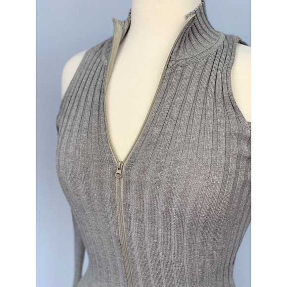 Open Shoulder Zipper Top - Picture 4 of 5